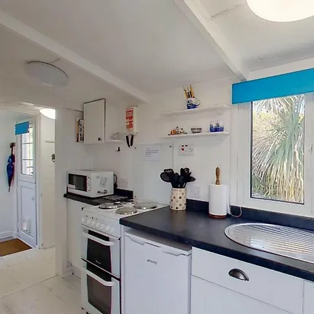 B12 Branksome, Riviere Towans * Hayle